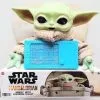 Grogu peluche coleccionable Chile Mattel con sonidos y tablet Star Wars Mandalorian